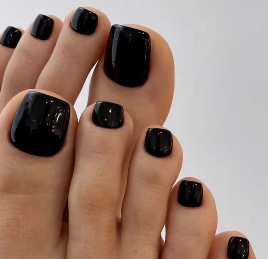 Black Press-On Toenail Set